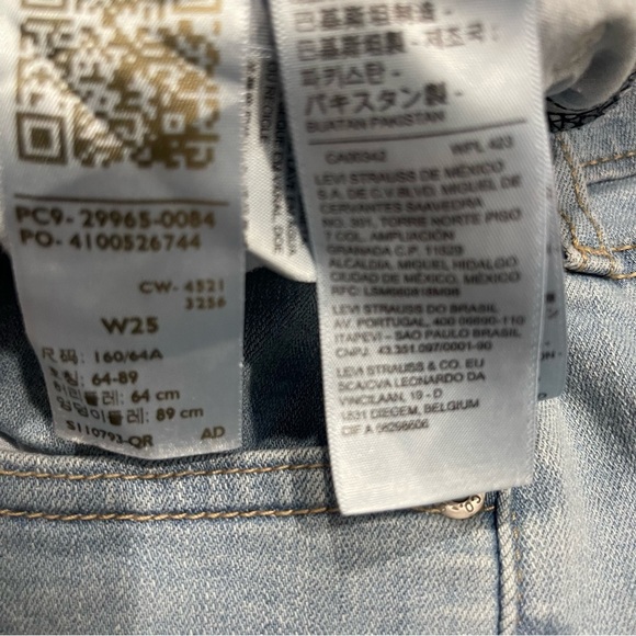 Levi's Classic Light Blue Cuffed Mid-length Jean Shorts - Picture 4 of 5